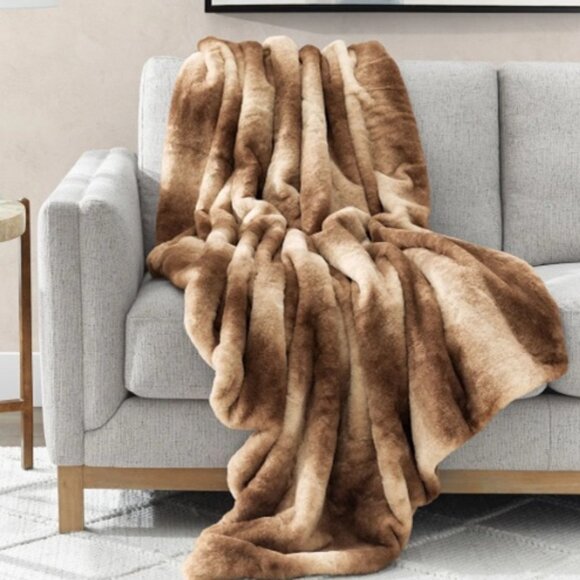 Member's Mark Luxury Faux Fur Throw 60" x 70" - Taupe Chinchilla - Picture 1 of 2